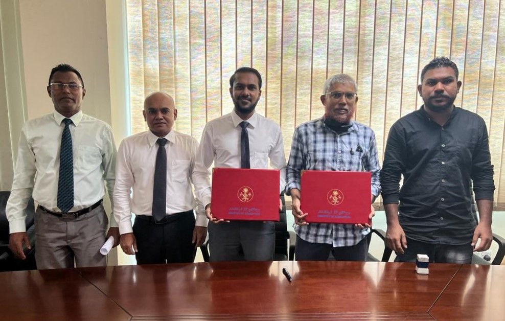 ވާދޫ ސްކޫލް އިމާރާތް ކުރުމަށް ބަޔަކާ ހަވާލުކުރުން