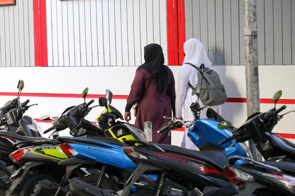 ދިރާސީ އައު އަހަރުގެ ކިޔެވުން ފެށުން - ސްކޫލްތަކަށް ހާޒިރުވެގެން ކިޔަވަދޭން ފަށާފައި މިވަނީ އެތައް ދުވަހެއްގެ މެދުކެނޑުމަކަށްފަހު - ފޮޓޯ: ރާއްޖެއެމްވީ