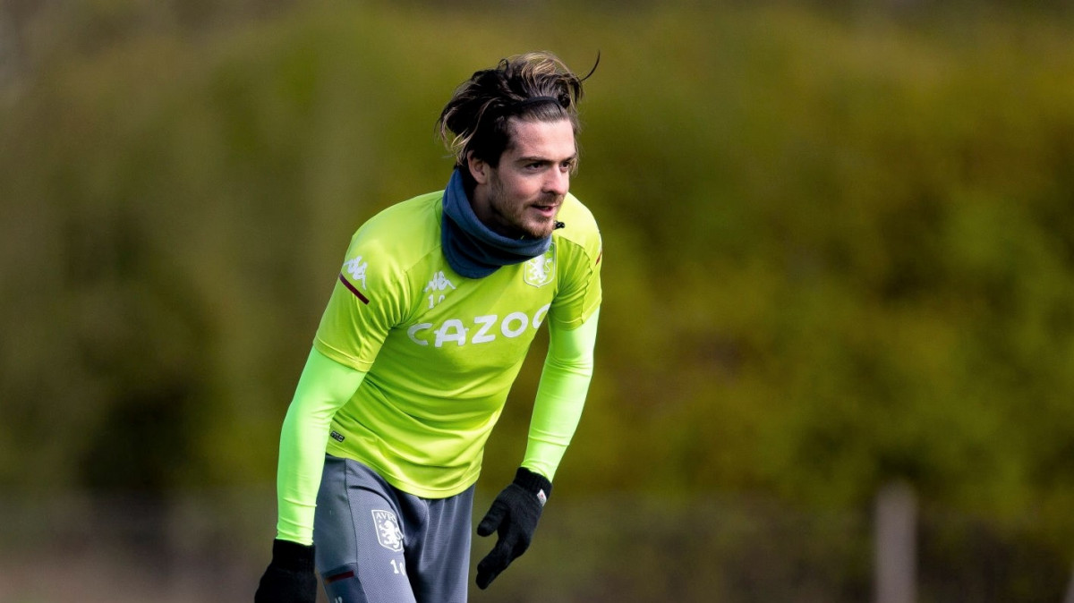 އެސްޓަން ވިލާއަށް ކުޅެމުން އަންނަ އިންގްލެންޑުގެ މިޑްފީލްޑަރު ޖެކް ގްރީލިޝް