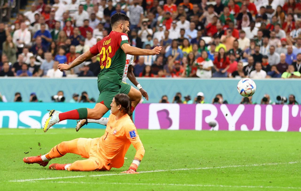 ޕޯޗުގަލް އަދި ސްވިޒަލެންޑް ބައްދަލުކުރި މެޗުގެ ތެރެއިން - ފޮޓޯ: ރޮއިޓާސް