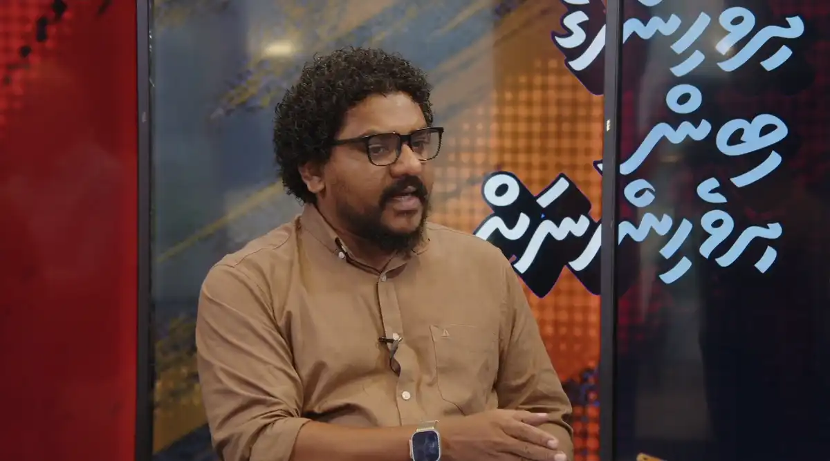 ކެންދޫ ދާއިރާގެ މެންބަރު މައުރޫފް ޒާކިރު "ދިވެހިންގެ ބިން ދިވެހިންނަށް" ކަވަރޭޖްގައި ވާހަކަދައްކަވަނީ