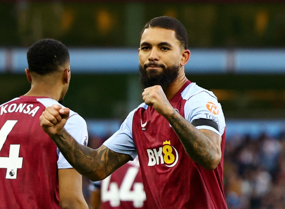 ޑަގްލަސް ލުއިޒް އެސްޓަން ވިލާގެ ދެވަނަ ލަނޑު ޖެހުމަށްފަހު: ފޮޓޯ-ރޮއިޓަރސް