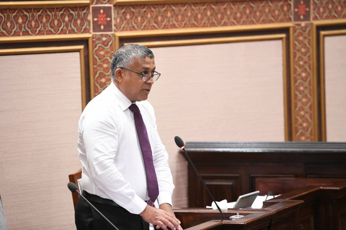 މިނިސްޓަރ އޮފް ޕްލޭނިންގ ހައުސިންގ އެންޑް އިންފްރާސްޓްރަކްޗަރ މުޙައްމަދު އަސްލަމް ހޯމަ ދުވަހުގެ މަޖިލިސް ޖަލްސާގައި ވާހަކަފުޅުދައްކަވަނީ