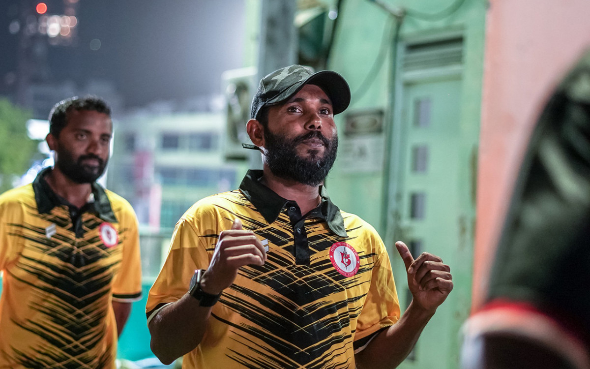 ބުރުގެ ޕްރެކްޓިސްގައި ކޯޗު އާފިއު: ފޮޓޯ-ބުރު ސްޕޯރޓްސް ކްލަބް