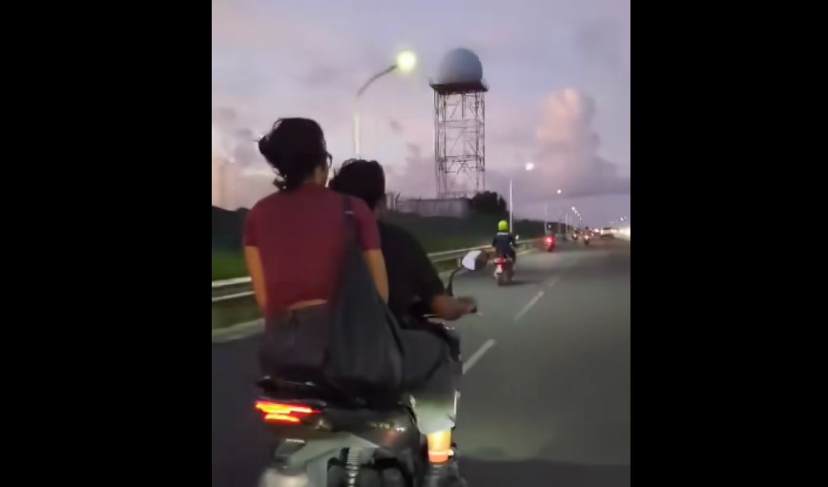 ދައުރުވަމުންދާ ވީޑިއޯގެ ސްކްރީންޝޮޓެއް