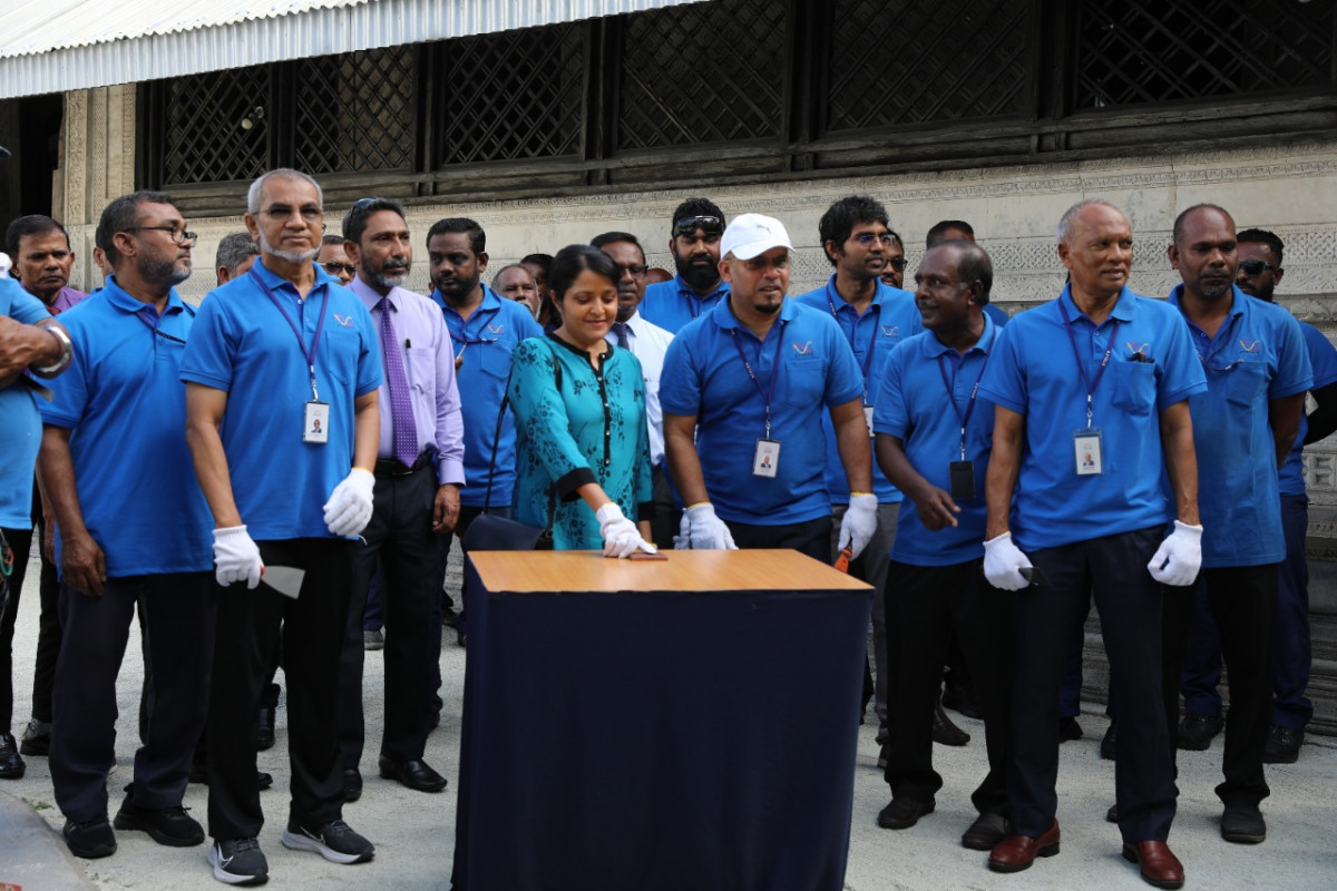 ހުކުރު މިސްކިތުގެ މުންނާރާއި ފެންވަޅުތައް ސާފުކުރުމުގެ މަސައްކަތް ފެށުން