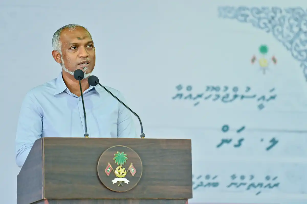 ރައީސުލްޖުމްހޫރިއްޔާ ޑރ. މުހައްމަދު މުއިއްޒު ލ. ގަމު ރައްޔިތުންނާ ބައްދަލުކުރެއްވަނީ.
