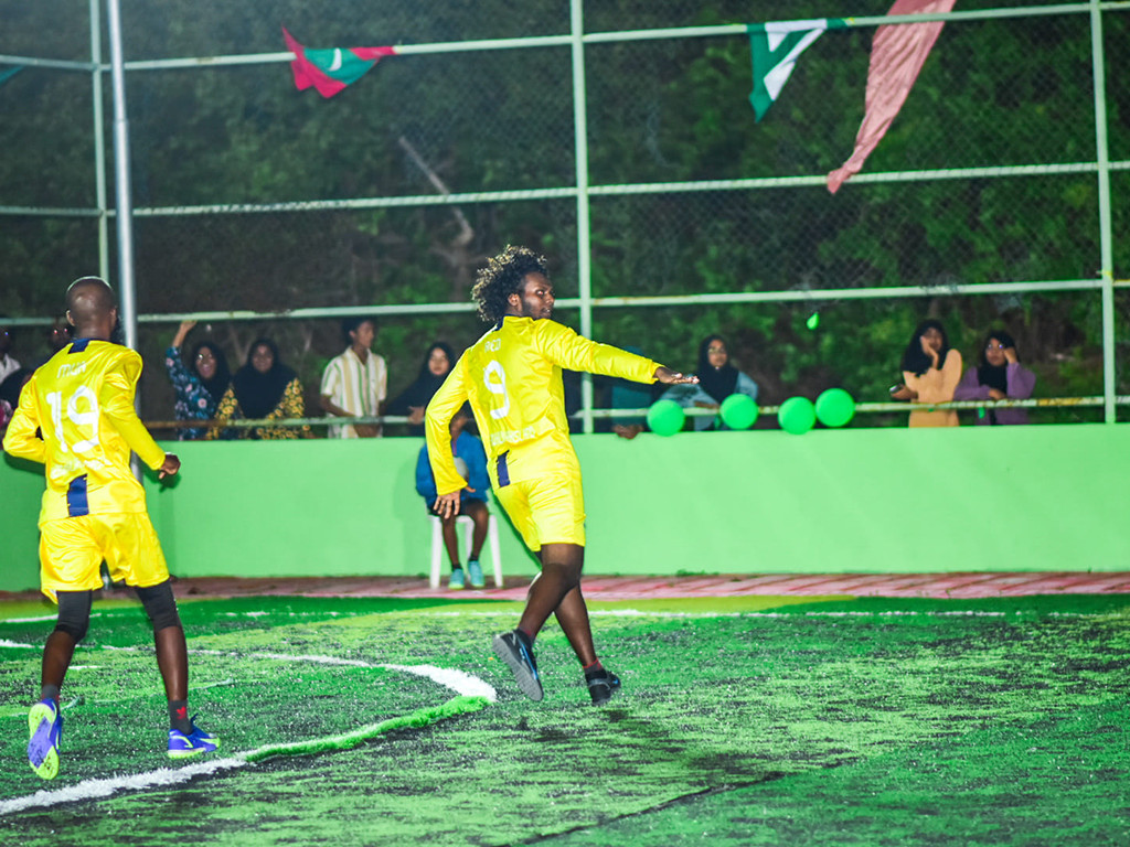 ލަނޑުޖެހުމަށްފަހު ކައުންސިލްގެ ރައްޒާން އުފާފާޅުކުރަނީ: ފޮޓޯ-އިލްހާމް