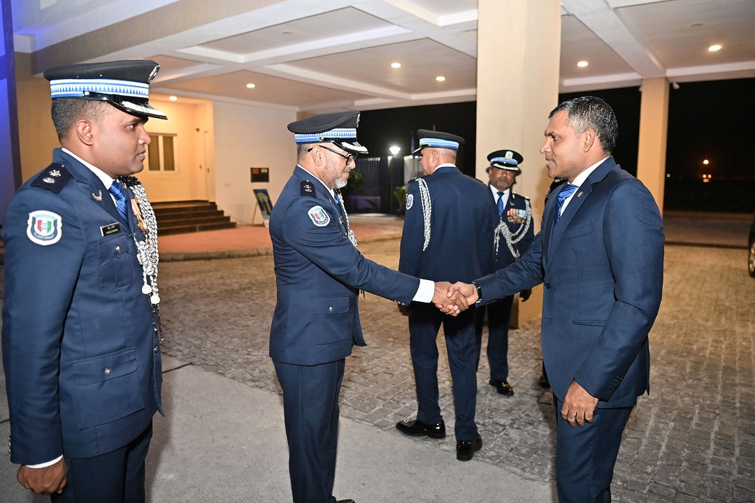 35 ވަނަ ޕޮލިސް އިނީޝިއަލް ޓްރެއިނިންގ ކޯހުގެ ބައިވެރިން ދަސްވެނިވުމުގެ ރަސްމިއްޔާތަށް ނައިބު ރައީސް ފައިސަލް ނަސީމް ވަޑައިގަތުން - ފޮޓޯ: ރައީސް އޮފީސް