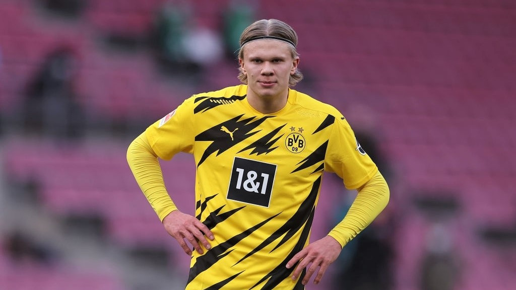 ބޮރޫޝިއާ ޑޯޓްމުންޑަށް ކުޅެމުން އަންނަ ނޯވޭގެ ޒުވާން ފޯވާޑް އާލިން ބްރައުޓް ހާލަންޑް