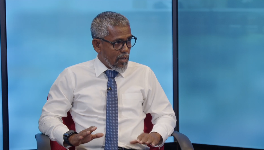 ރާއްޖެޓީވީގެ ސިޔާސީ ވެށި ޕްރޮގްރާމްގައި ވައިކަރަދޫ ދާއިރާގެ މެންބަރު ހުސެއިން ޒިޔާދު ވާހަކަފުޅު ދައްކަވަނީ