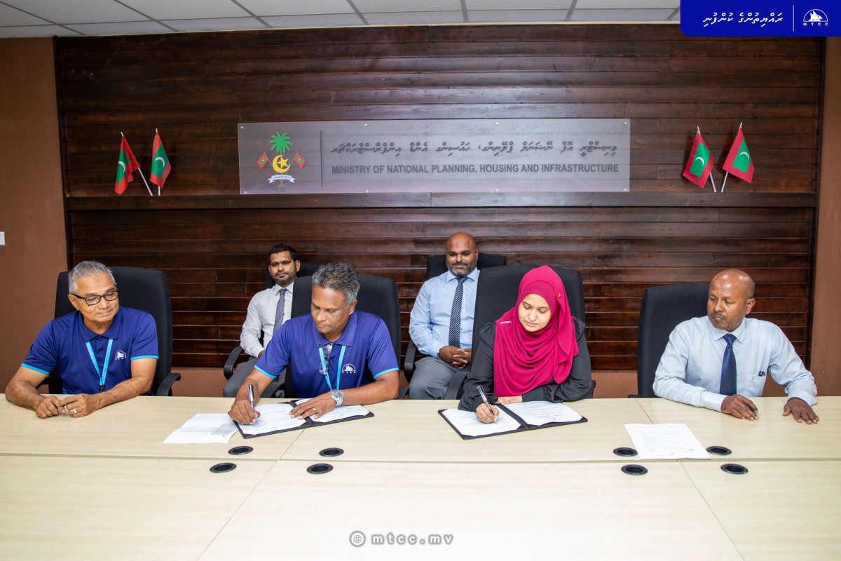 އއ އުކުޅަސް މަގު ހެދުމުގެ މަޝްރޫޢުގެ އެއްބަސްވުމުގައި ސޮއިކުރަނީ