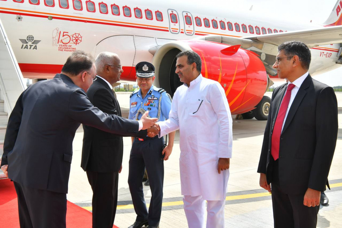 The President arrives in India on an official visit