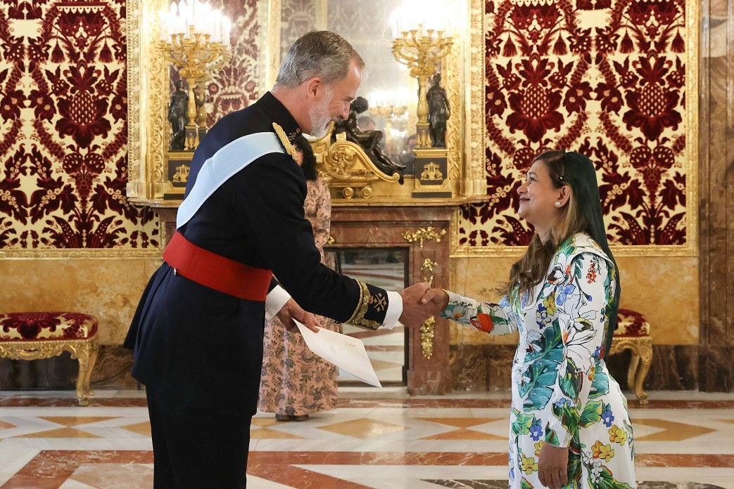Ambassador Dr. Farah Faizal presents her Letters of Credence to His Majesty King Felipe VI of Spain