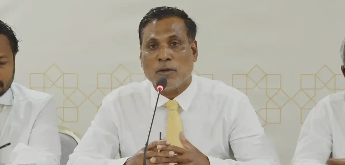 އެމްޑީޕީގެ ފަރާތުން ބޭއްވި ނޫސްވެރިންގެ ބައްދަލުވުމުގައި މެންބަރު ޝަމްހީދު ވާހަކަ ދައްކަވަނީ