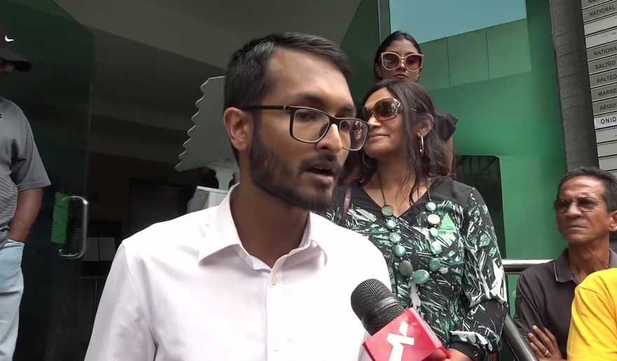 މުޒާހަރާގައި ހުންނަވައި އެމްޑީޕީގެ ޤާނޫނީ ވަކީލުންގެ ޓީމުގައި ހިމެނިވަޑައިގަންނަވާ އައިކު އަހުމަދު އީސާ ވާހަކަދައްކަވަނީ