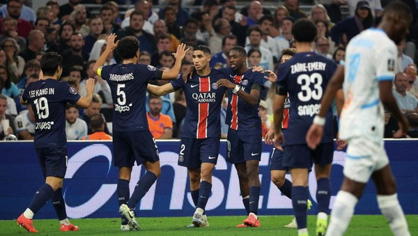 މެޗުގައި ލަނޑު ޖެހުމަށްފަހު ޕީއެސްޖީގެ ކުޅުންތެރިން އުފާ ފާޅު ކުރަނީ