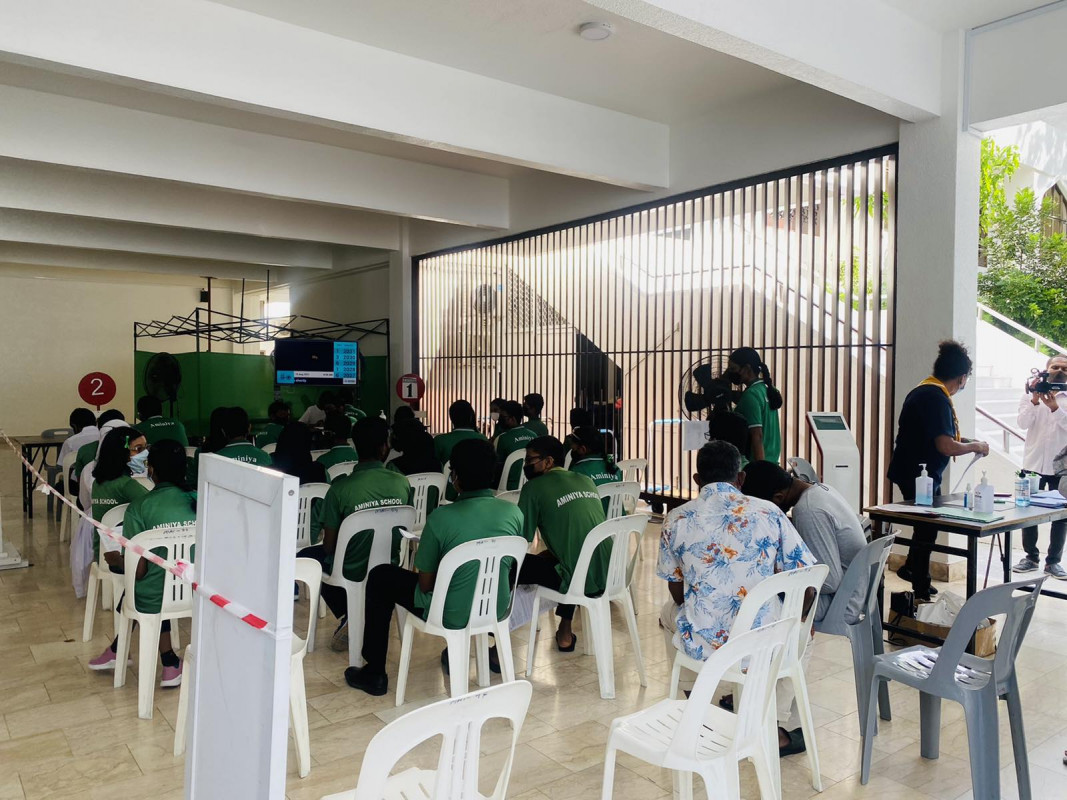 ސްކޫލް ދަރިވަރުންނަށް ވެކްސިން ދޭން ފެށުން