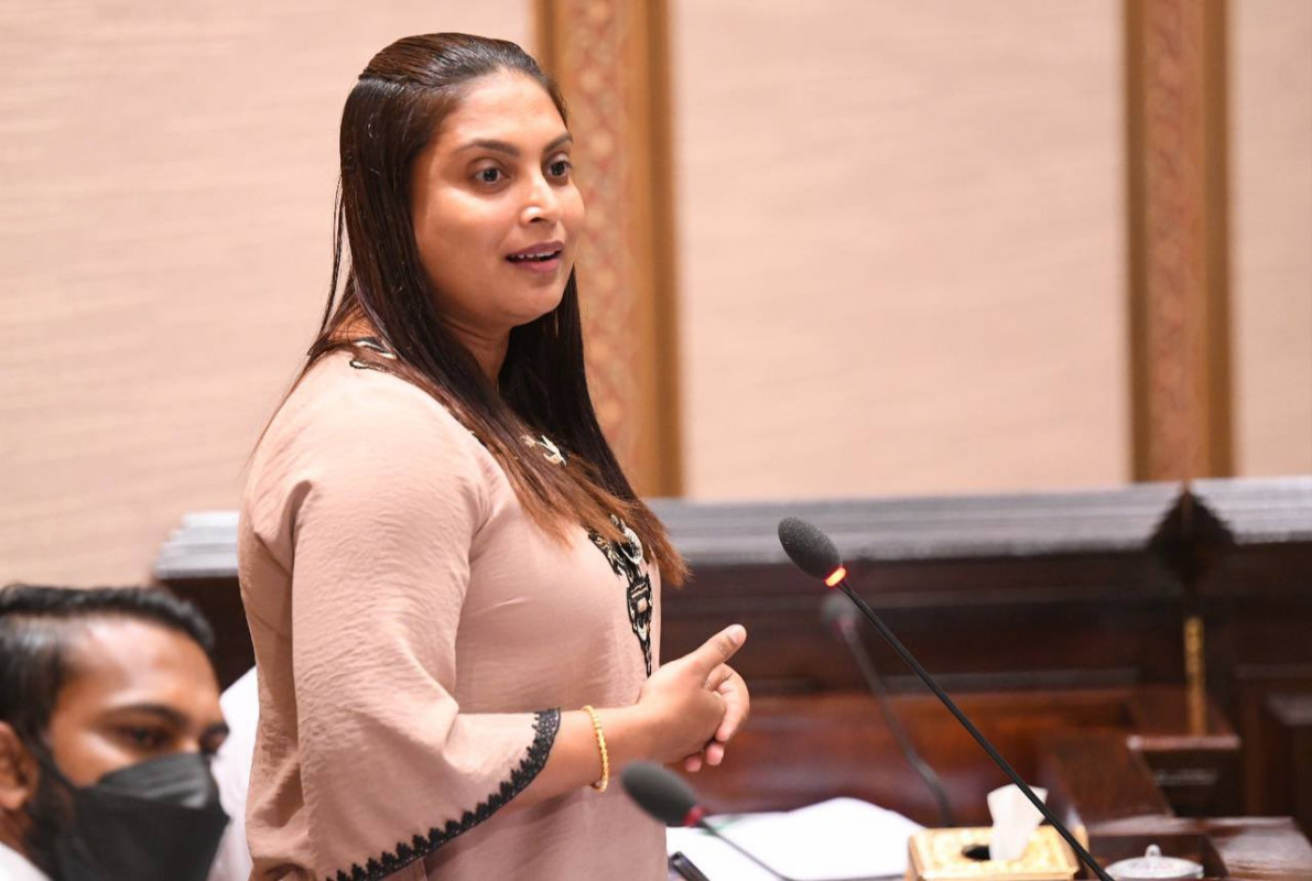 ޑރ. އައިޝަތު އަލީ - އެޑިއުކޭޝަން މިނިސްޓަރ