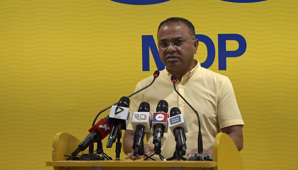 ރައްޔިތުންގެ މަޖިލީހުގެ ހެންވޭރު ދެކުނު ދާއިރާގެ މެންބަރު ހުސައިން ޝަހީމް (އަދުން ހުސައިން)