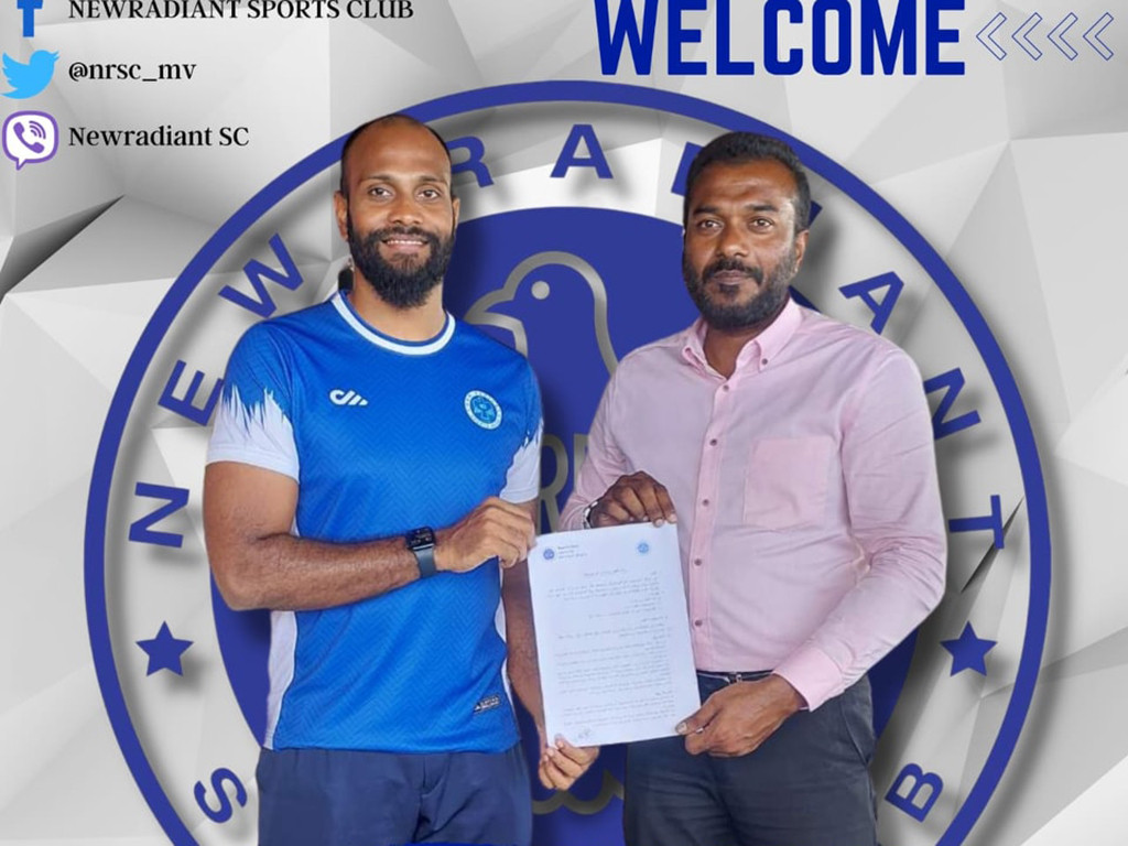 ޓޮޕްލަކް ނިއުރޭޑިއަންޓަށް ސޮއިކުރުމަށްފަހު: ފޮޓޯ-ނިއުރޭޑިއަންޓް