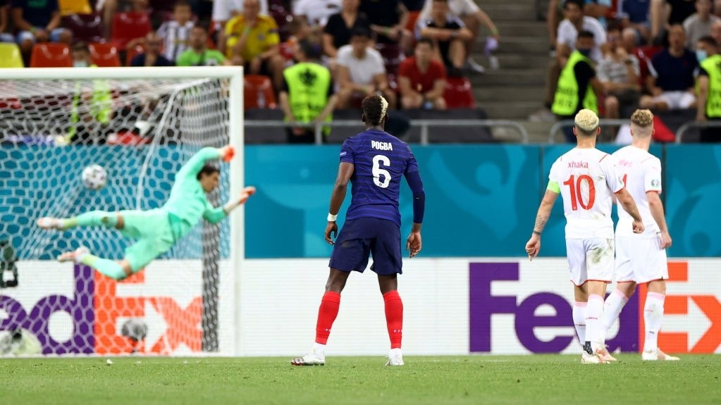 ފްރާންސް އާއި ސްވިޓްޒަލެންޑް ބައްދަލުކުރި މެޗުގެ ތެރެއިން - ފޮޓޯ: ގެޓީ އިމޭޖަސް 