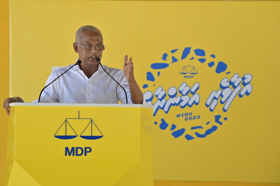 ރައީސް ކޮމަންޑޫގައި ބޭއްވެވި ޖަލްސާގައި ވާހަކަފުޅުދައްވަނީ