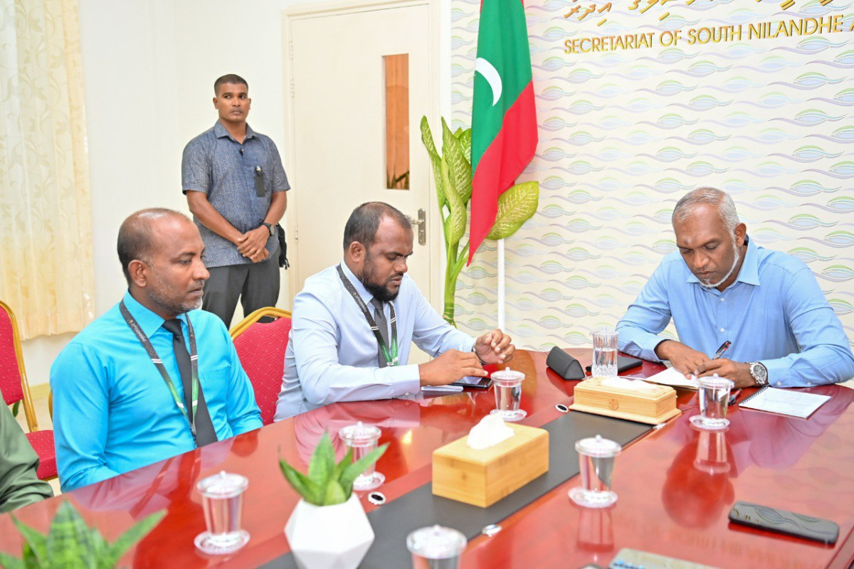 The president met members of Dh. Rinbudhoo council and WDC on Tuesday