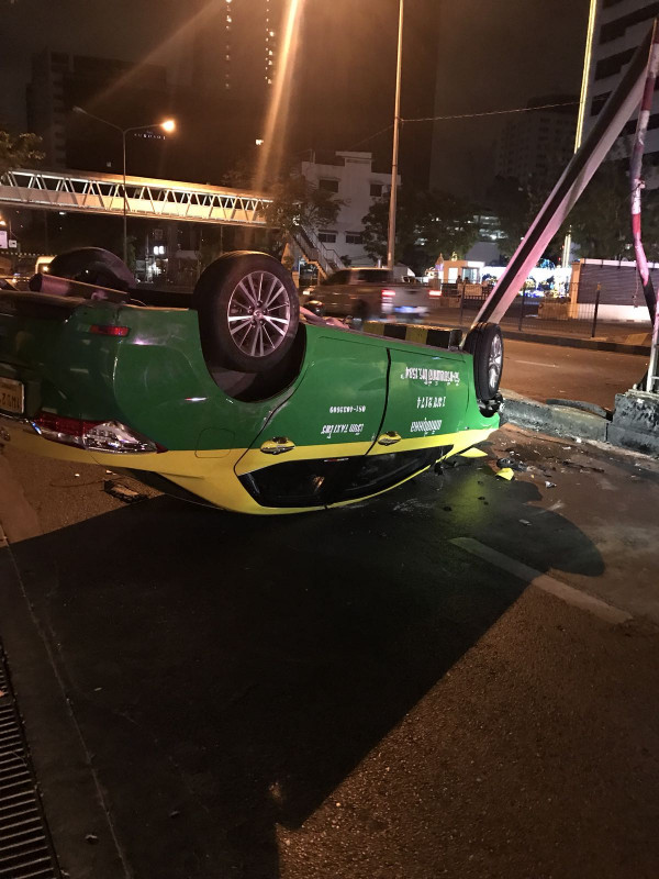 Photos from the car accident in Bangkok