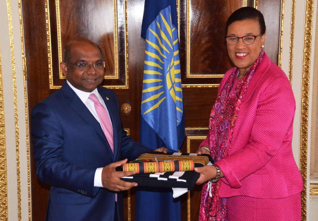 ފޮރިން މިނިސްޓަރު ޝާހިދު ކޮމަންވެލްތްގެ ސެކެރެޓަރީ ޖެނެރަލްއާ އެކު