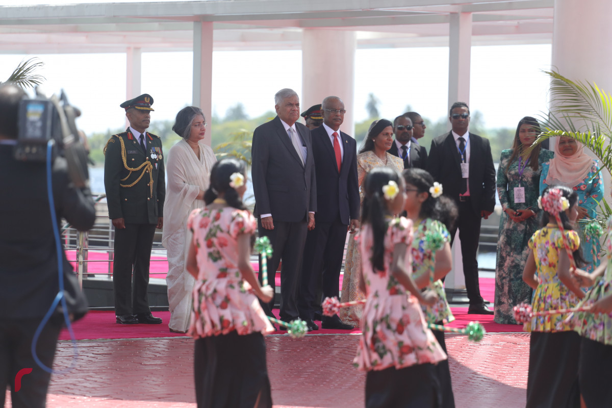 2 ސެޕްޓެމްބަރ 2019 --ބޮޑުވަޒީރު ރަނިލް ރަނިލް ވިކްރަމަސިންހަ އަށް މަރުހަބާ ދެންނެވުމުގެ ހަރަކާތްތައް ރަސްމީ ފާލަމުން-- ފޮޓޯ: ޝުއައިބް މުހައްމަދު