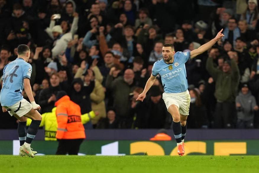 މެޗުގައި ލަނޑު ޖެހުމަށްފަހު ސިޓީގެ ކުޅުންތެރިން އުފާ ފާޅު ކުރަނީ