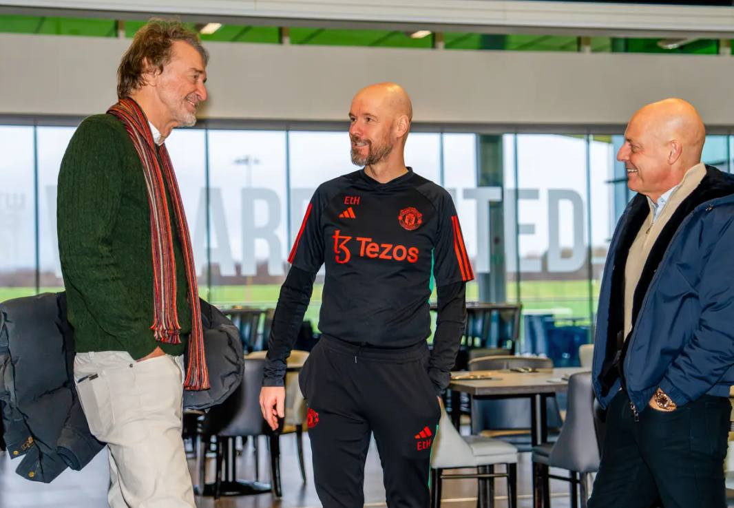 ޔުނައިޓެޑުގެ ކޯޗު ޓެން ހާގް އަދި ރެޓްކްލިފް