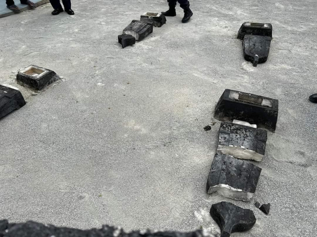 ފ. ނިލަންދޫ އާސާރީ މިސްކިތުގެ ގޯތި ތެރޭގައި ހުރި މަހާނަ ގާތަކަށް ބަޔަކު ގެއްލުންދީފައި