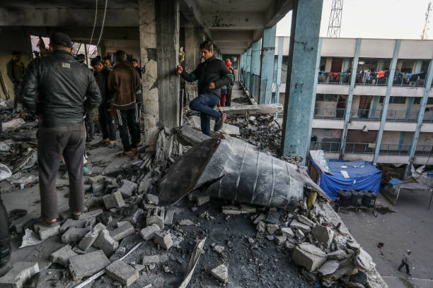 ޑިސެމްބަރު 16، 2024 ގައި ފަލަސްތީނު މީހުން ވަގުތީ ހިޔަލެއްގެ ގޮތުގައި ބޭނުން ކުރާ ސްކޫލަކަށް އިސްރާއީލުން ދިން ހަމަލާގައި އިމާރާތައް ބޮޑެތި ގެއްލުން ވެފައި