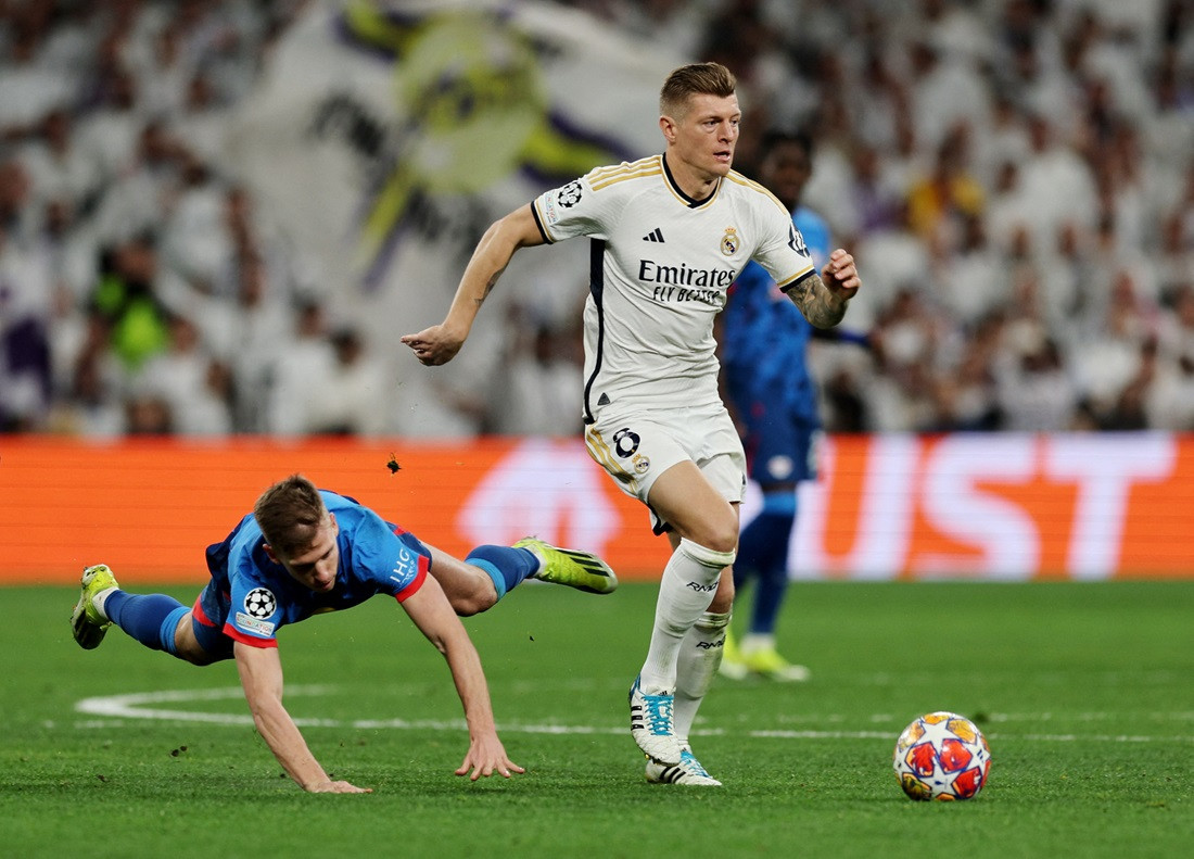 ރެއާލް މެޑްރިޑަށް ކުޅެމުން އަންނަ ކްރޫސް