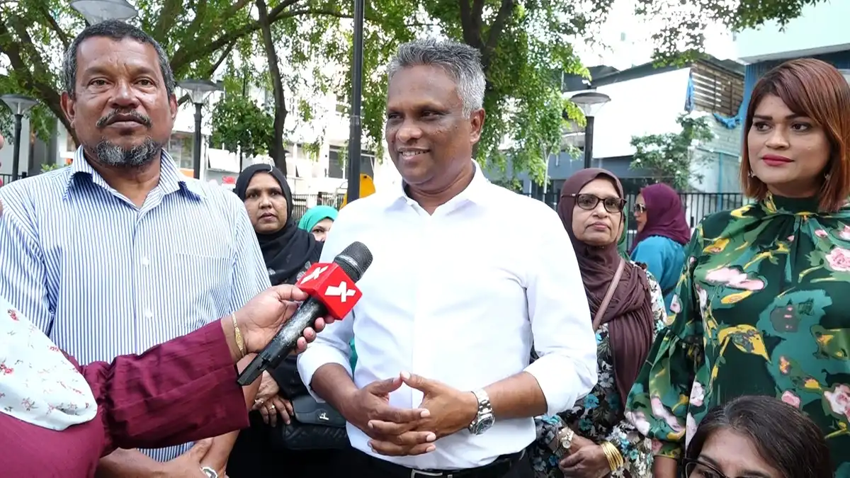ގަލޮޅު އުތުރުގެ ގެތަކަށް ވަޑައިގެންނެވުމަށްފަހު މޭޔަރު އާޒިމް ރާއްޖެޓީވީއަށް އިންޓަރވިއު ދެއްވަނީ.