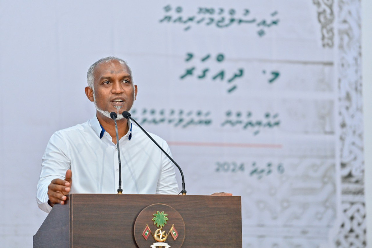 President Muizzu speaking to residents of Dhiggaru island