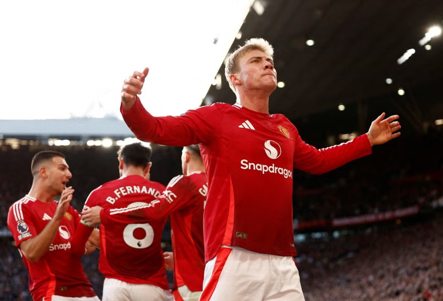 މެޗުގައި ލަނޑު ޖެހުމަށްފަހު ޔުނައިޓެޑުގެ ކުޅުންތެރިން އުފާ ފާޅު ކުރަނީ