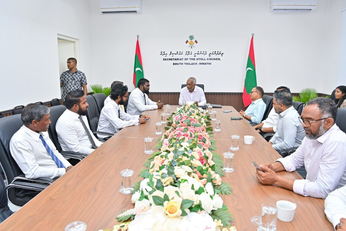 The president met members of HDh. Kumundhoo council and WDC on Monday