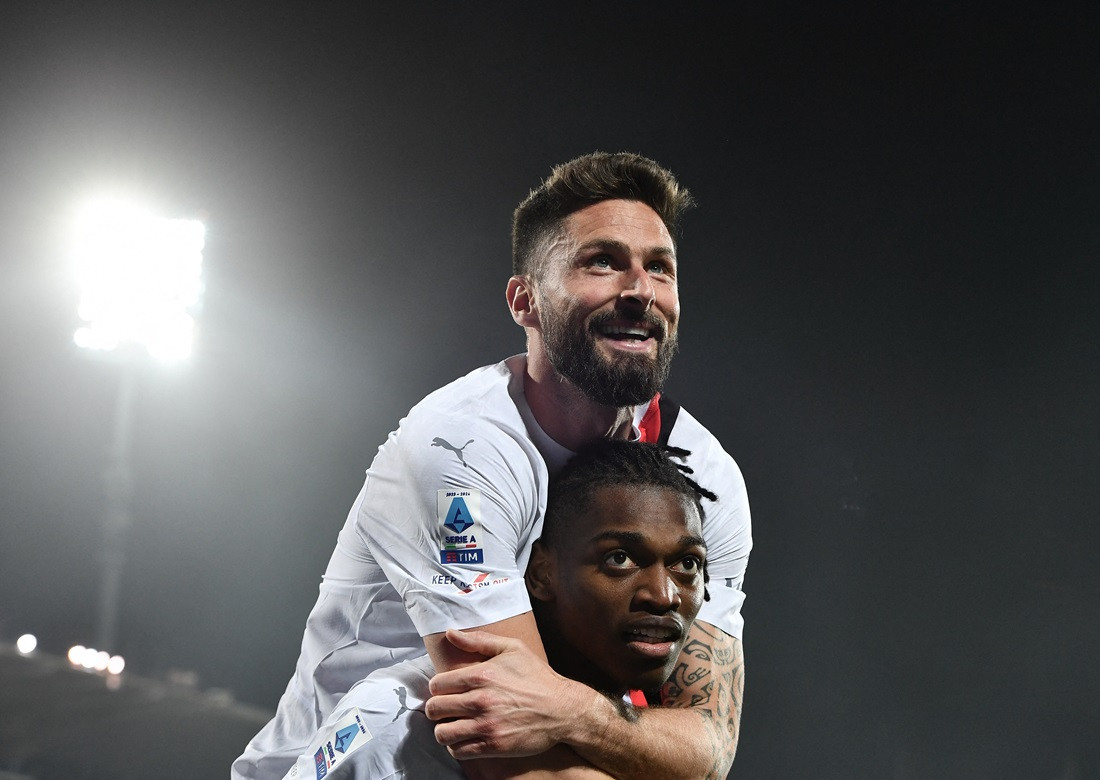 މެޗުގައި ލަނޑު ޖެހުމަށްފަހު މިލާންގެ ކުޅުންތެރިން އުފާ ފާޅު ކުރަނީ