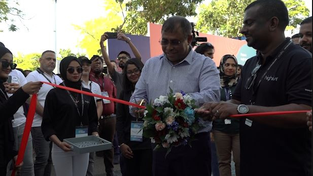 ޓޫރިޒަމް މިނިސްޓަރ ޑރ. އަބްދުﷲ މައުސޫމް