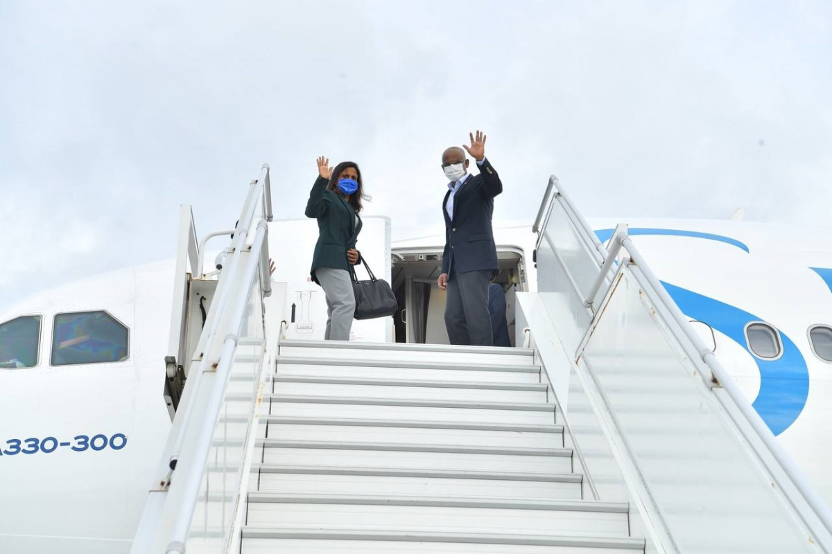 President and First Lady departed on an official visit to Sri Lanka on Monday morning