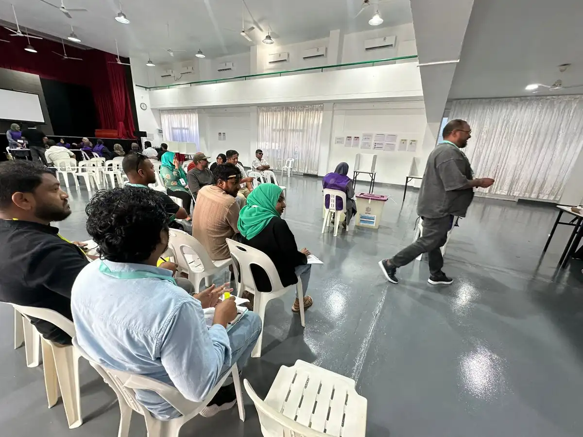 ތިން އިންތިޚާބެއްގެ ވޯޓުލުން ކުރިއަށް ދަނީ