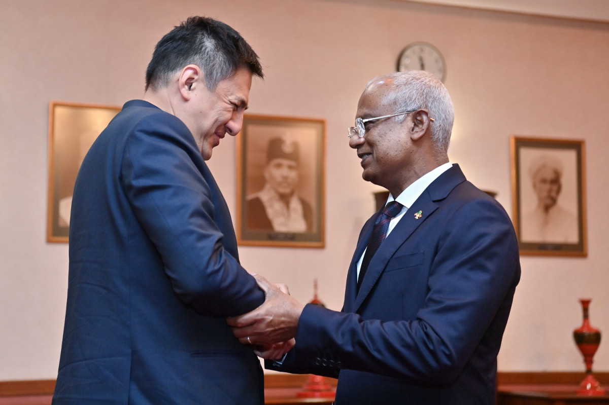 ޖަޕާނުގެ މިނިސްޓަރ އޮފް ސްޓޭޓް ފޮރ ފޮރިން އެފެއާޒް ރައީސުލްޖުމްހޫރިއްޔާއާއި ސަލާމް ކުރައްވަނީ