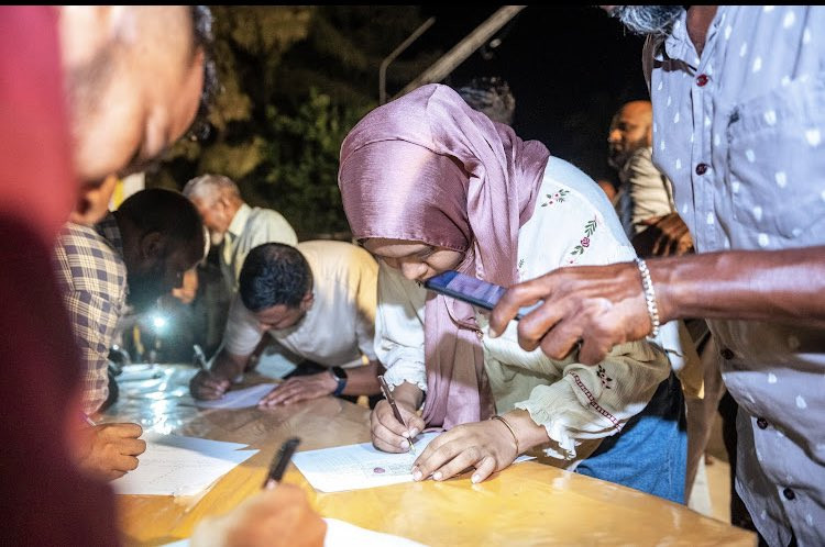 ނަޔާ ކުޅުދުއްފުށި ގޮފި ހެދުމަށް އާންމުން ސޮއިކުރަނީ