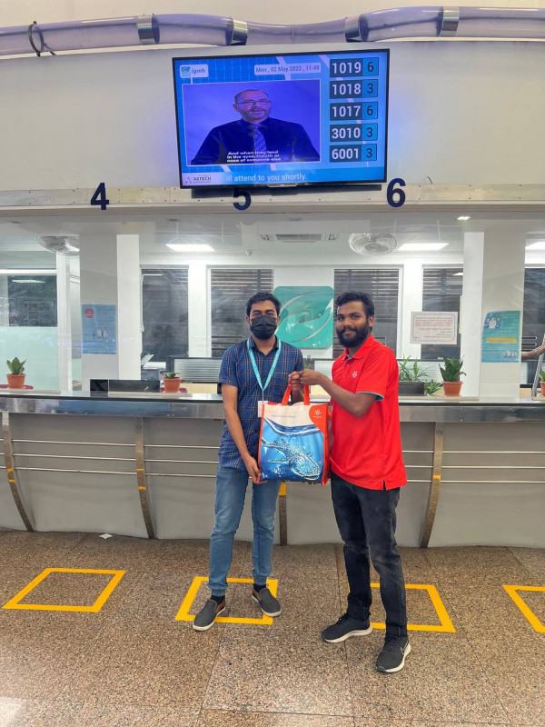 ދިރާގުން އައިޖީއެމްއެޗްގެ މުވައްޒަފަކަށް ބޯކިބަލެއް ހަވާލު ކުރަނީ