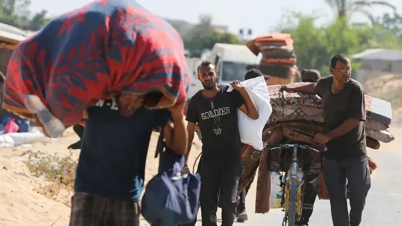 އިޒްރޭލް ސިފައިންގެ އަމުރަށް އަމިއްލަ ވަޒަނުން ނުކުމެގެންދާ ފަލަސްތީން މީހުންތަކެއް