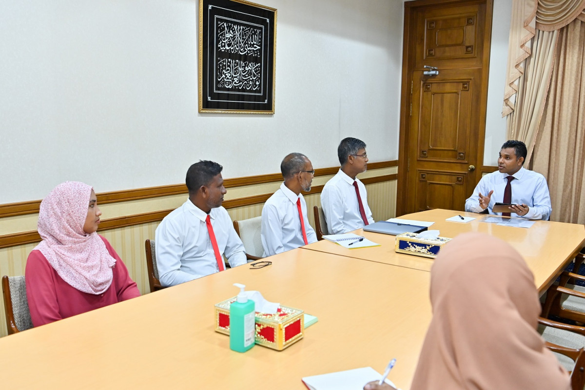 VP Naseem met with council members of HDh. Neykurandhoo Island on Wednesday