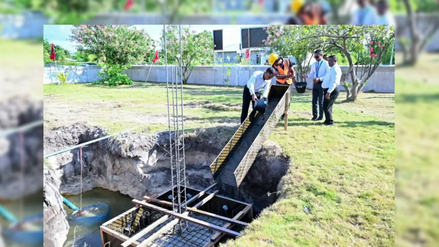 ހދ. ހަނިމާދޫގައި 30 އެނދުގެ އައު ހޮސްޕިޓަލެއް އިމާރާތްކުރުމުގެ އަމަލީ މަސައްކަތް ފެއްޓެވި ރަސްމިއްޔާތުގެ ތެރެއިން.